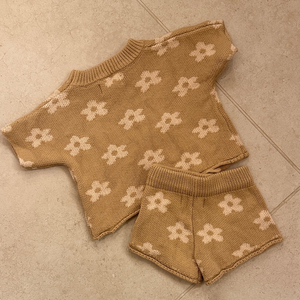Winnie + Crew Summer Knit Set in Floral - Picture 4 of 4